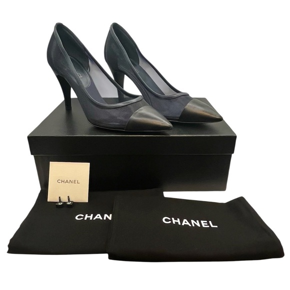 CHANEL Escarpins Interlocking CC Logo Pumps Navy Blue Size 39.5EU, 9.5US - Picture 2 of 15